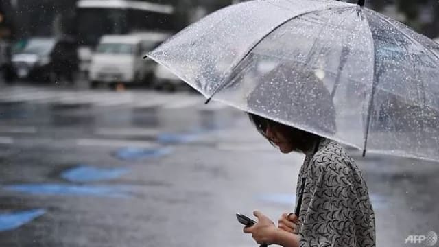 日本东北和北陆地区持续下大雨 各地相继发生河川泛滥等