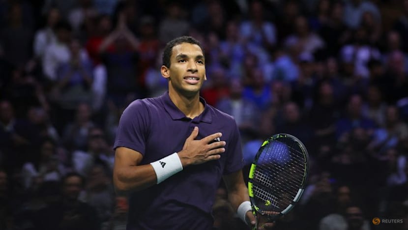 Sinner crushes Zverev to set up Paris Masters final with Auger-Aliassime