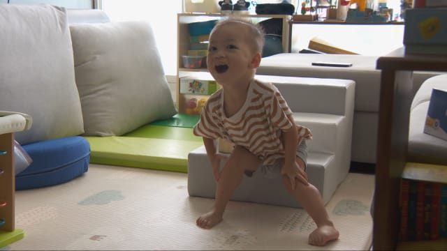 前线追踪 | 儿患罕见病手脚无力 父母为他勇敢向前行