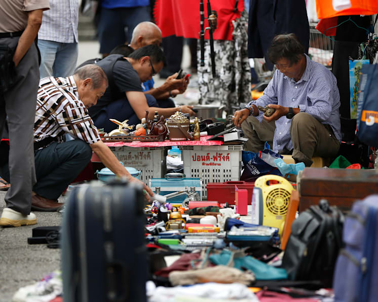 Sungei Road vendors may move to Golden Mile Tower