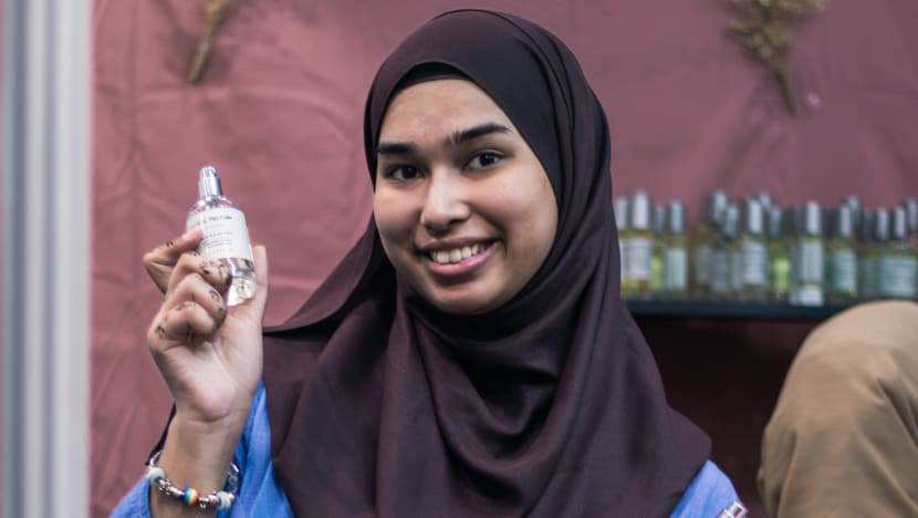 Usahawan muda ini hasilkan sendiri wangian YSL, Dior dan Chanel lalu jual produk dari S$14 Usahawan muda ini hasilkan sendiri wangian YSL, Dior dan Chanel lalu jual produk dari S$14