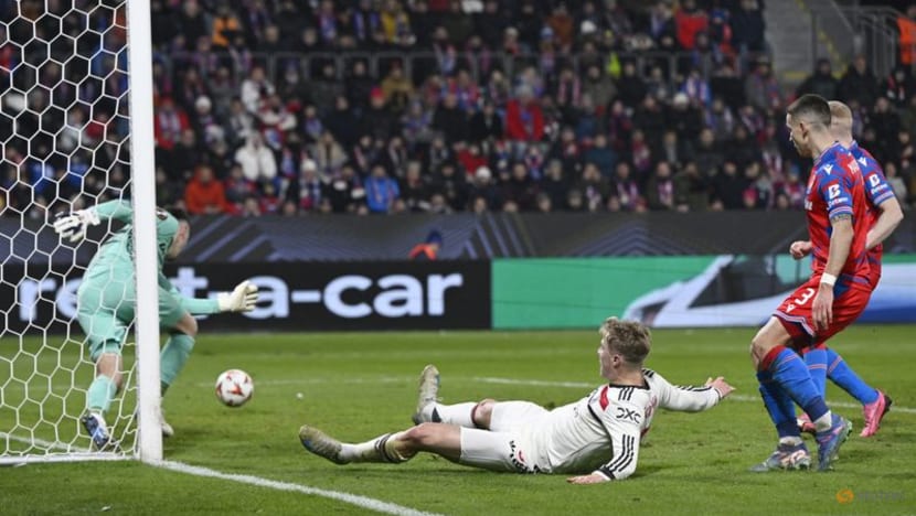 Hojlund double earns Manchester United 2-1 win at Viktoria Plzen Hojlund double earns Manchester United 2-1 win at Viktoria Plzen