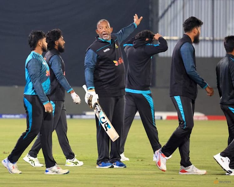 Bangladesh coach Simmons wary of wounded Australia in second test