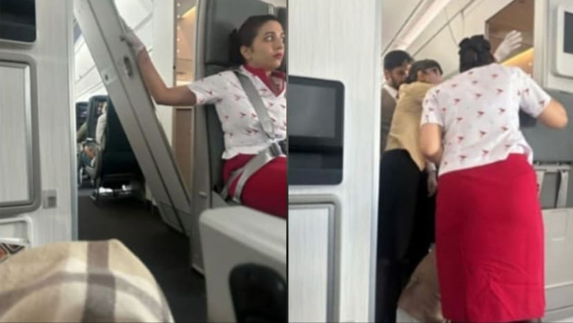 Toilet door comes off during Cathay Pacific flight from Hong Kong to New York Toilet door comes off during Cathay Pacific flight from Hong Kong to New York