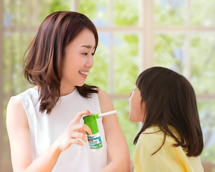Ease your child’s discomfort: Spray away the pain of sore throats