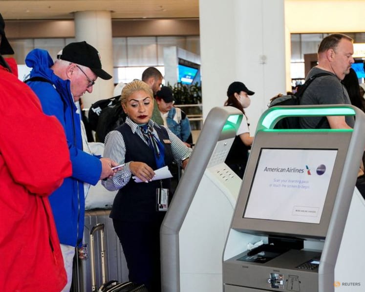 As US airlines deploy AI pricing tools, startups help travelers cash in on fare drops