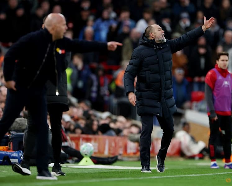 Man Utd strengthen top-four bid, Liverpool held by Spurs