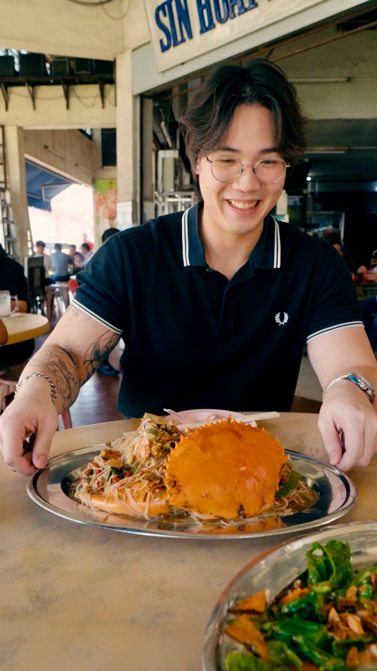 Sin Huat Eating House Hawker Won’t Serve You His Famous Crab Bee Hoon If You Order Duck Rice — Here’s Why