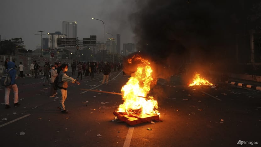 Indonesia lawmakers shelve plan to change election law as protests rage