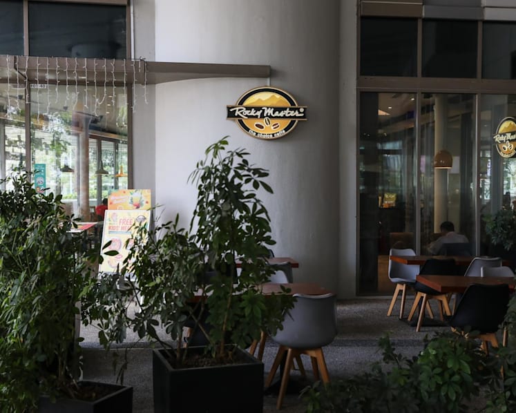 Analysis: Regulations allow F&B joints to let in guide dogs for the visually impaired, but why do some still have reservations?