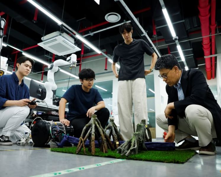 South Korea-US team unveils robotic technology that dresses the wearer