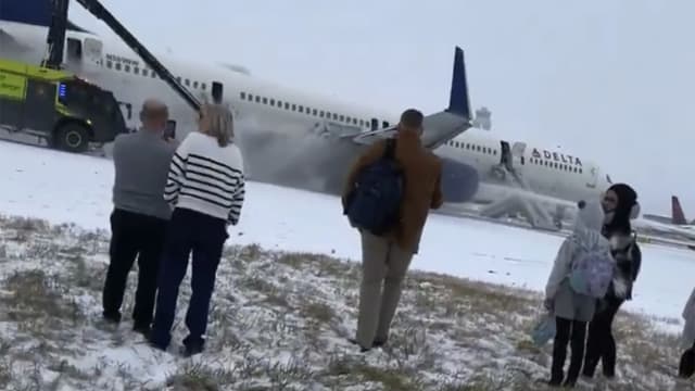 达美航空客机因引擎故障中止起飞 四乘客受轻伤