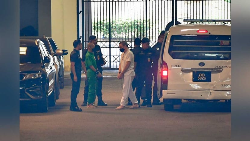 Penyanyi dan komposer Yasin dibebaskan penjara seumur hidup, 16 sebatan Penyanyi dan komposer Yasin dibebaskan penjara seumur hidup, 16 sebatan