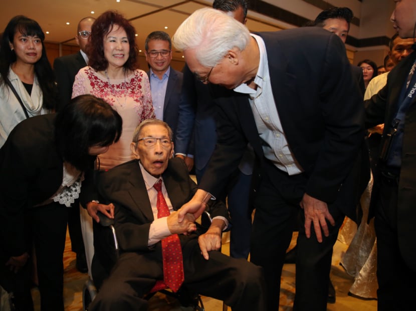 Emeritus Senior Minister Goh Chok Tong (right) shaking the hand of veteran politician Chiam See Tong when he turned up midway through a gala dinner in aid of the Chiam See Tong Sports Fund.
