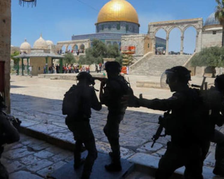 Palestinians, settlers clash in tense Jerusalem neighbourhood