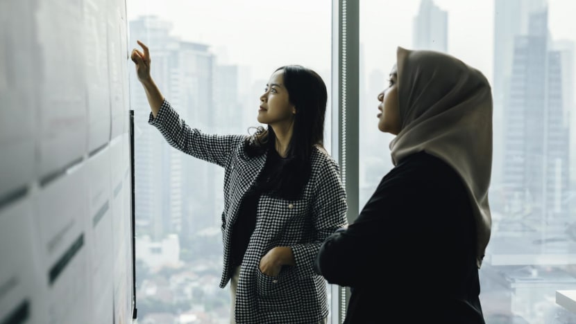 Indonesian ministry rolls out 4-day, 40-hour work week to improve productivity, mental health Indonesian ministry rolls out 4-day, 40-hour work week to improve productivity, mental health