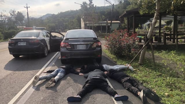 台湾狂匪持辣椒水当街抢劫 抢逾20万一小时后落网