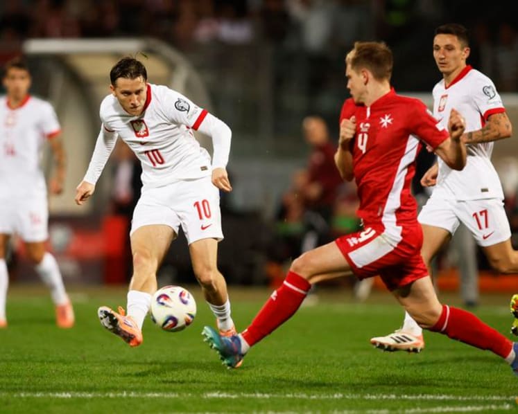 Poland snatch victory over Malta but head for World Cup playoffs