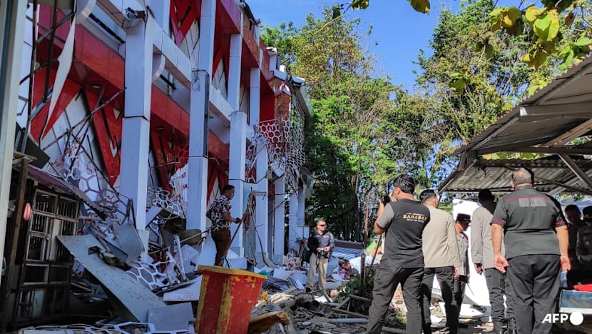 7.4-magnitude quake off Indonesia kills one, tsunami warning lifted