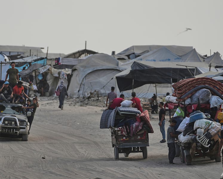 Israel steps up Gaza City bombing after Netanyahu vow to expand the offensive