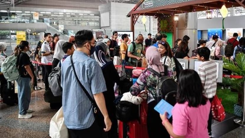 NOTA DARI KL: Rakyat Malaysia Gelisah Campur Bimbang Balik Kampung Beraya NOTA DARI KL: Rakyat Malaysia Gelisah Campur Bimbang Balik Kampung Beraya