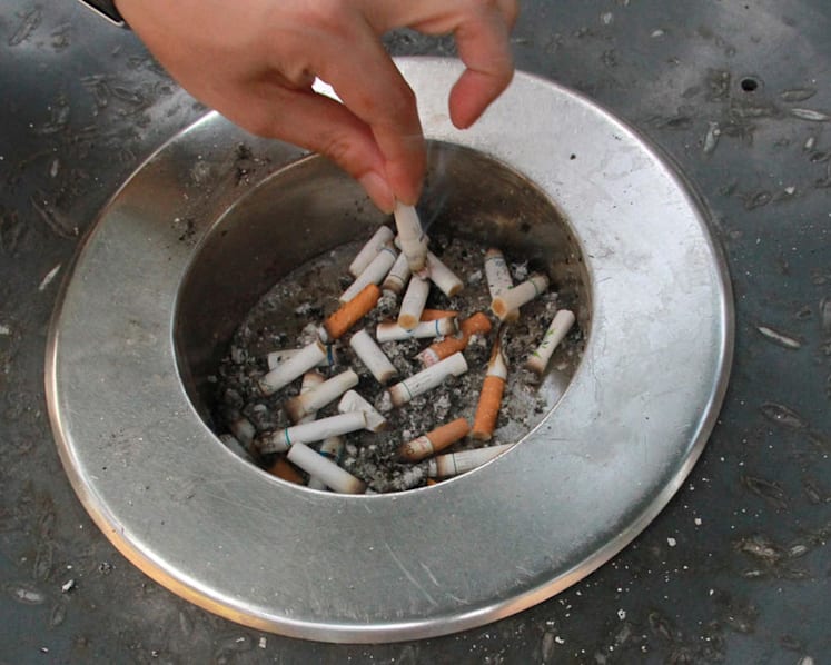 Extend smoking ban to the Central Business District