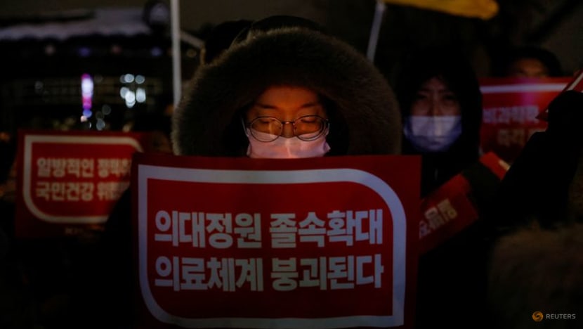 South Korean medical students to return to school, urge education reforms South Korean medical students to return to school, urge education reforms