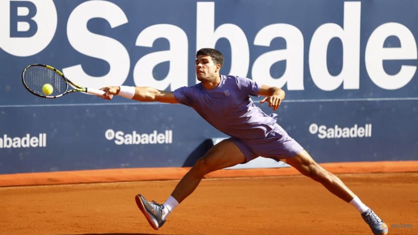 Alcaraz defeats Fils to reach third Barcelona Open final