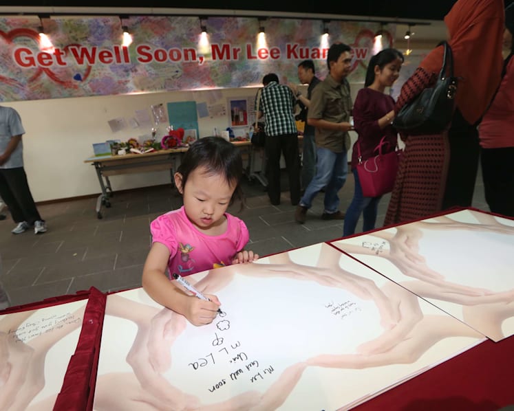 PM Lee meets with well-wishers at Tanjong Pager CC; pens get-well note for Mr Lee Kuan Yew