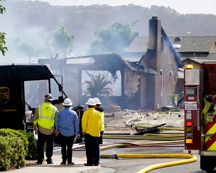 Plane crash kills 2, burns homes in California neighbourhood