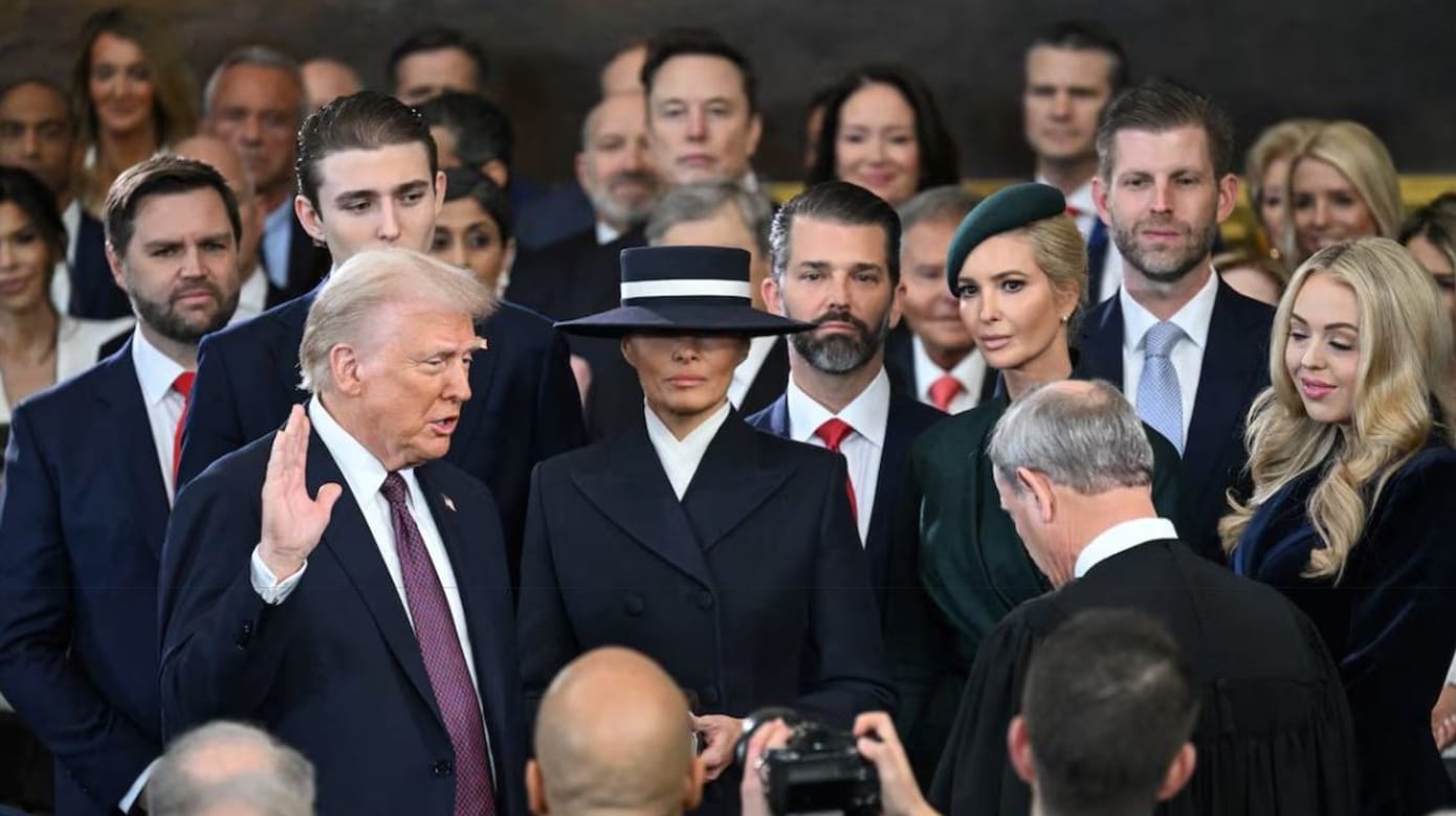 特朗普和万斯宣誓正式就任美国总统和副总统- 8world