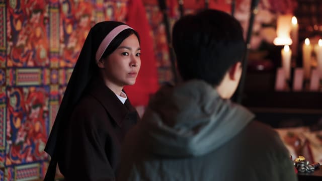 新片颠覆传统修女形象，宋慧乔花6个月练习吸烟！
