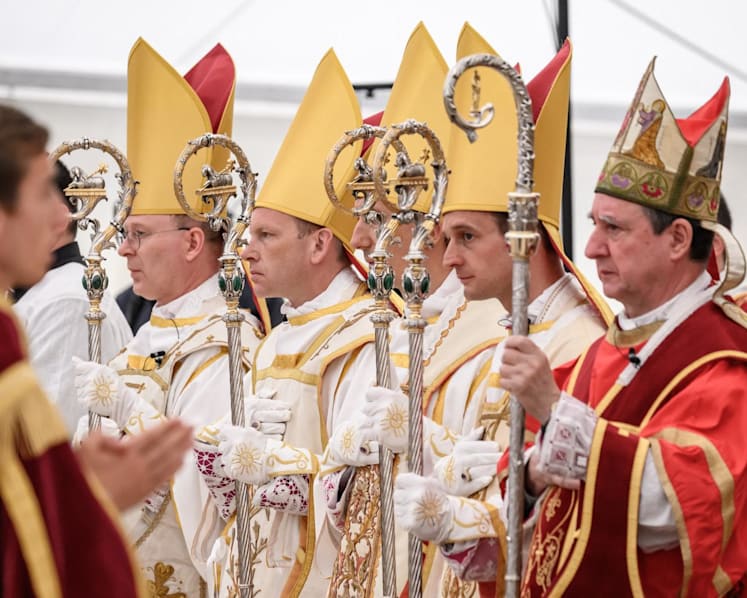 Traditionalist Catholic group appeals over excommunications
