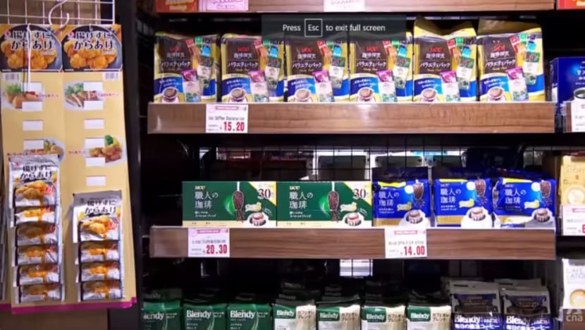 Pengimport saksikan kos barangan jatuh sedang mata wang SG mengukuh