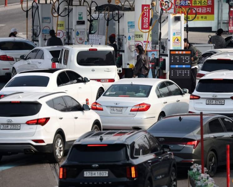 South Korea to tighten public-sector driving curbs as energy alert raised 