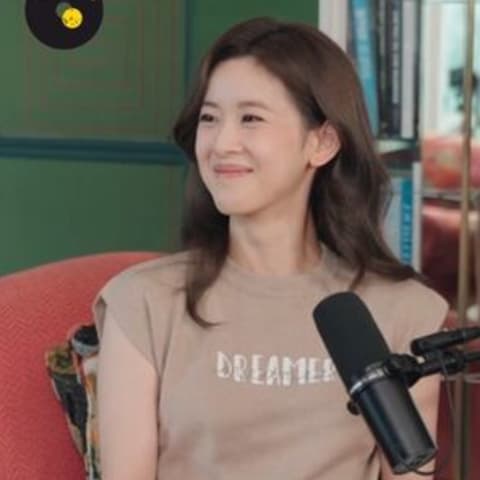 “奶茶妹”章泽天开Podcast大翻车！访刘嘉玲“只会接说对”遭网酸