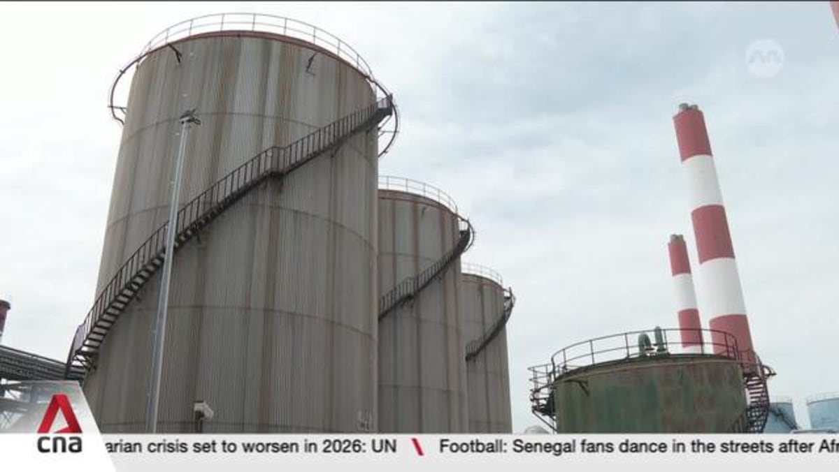 Singapore studies hydrogen as power firms ready plants for cleaner fuel