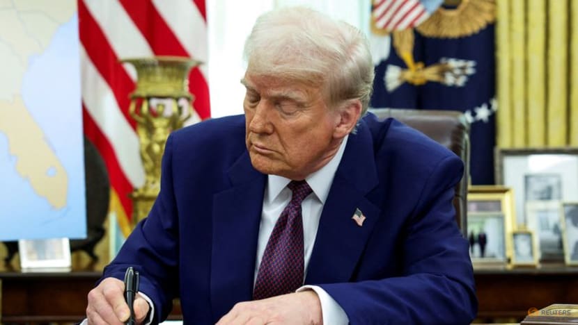 Trump says Canada, Mexico tariffs moving 'forward' on schedule Trump says Canada, Mexico tariffs moving 'forward' on schedule