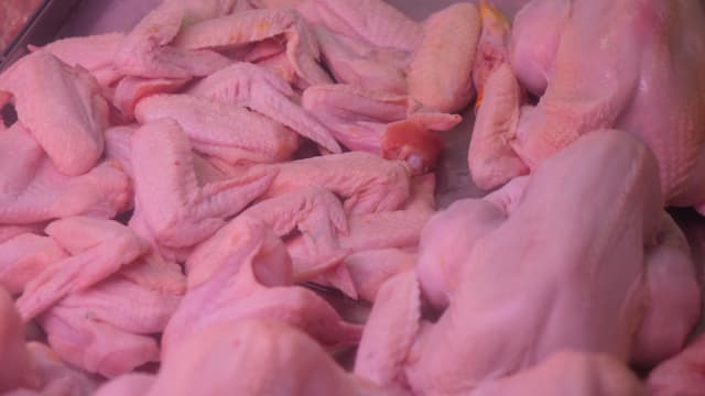 每周精选：涨一点价无所谓！民众喜见马国鲜鸡恢复供应