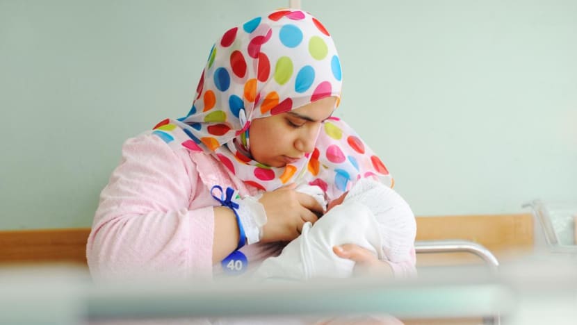 Puasa dan menyusu bayi: Bagaimana ibu berpuasa boleh menyusu dengan sihat sepanjang Ramadan Puasa dan menyusu bayi: Bagaimana ibu berpuasa boleh menyusu dengan sihat sepanjang Ramadan