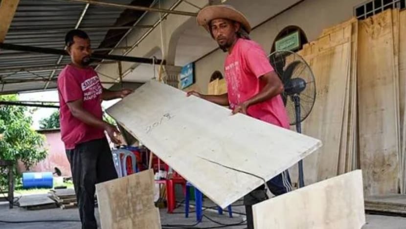 Warga emas di Malaysia ini beri keranda percuma; mahu ringankan beban penduduk kampung hadapi kesukaran tanggung kos pengebumian 