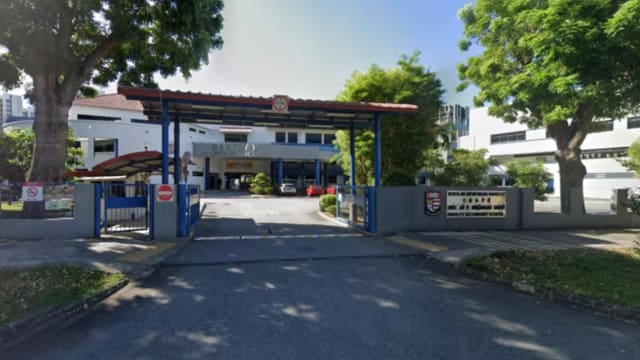 巴特礼中学一名学生以美工刀割伤老师被警方逮捕