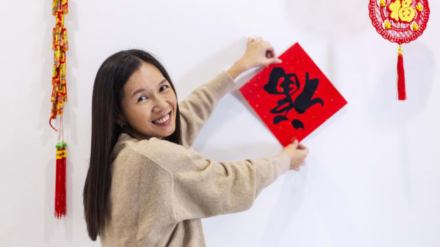 中国年轻人“放过自己”极简过年  避催婚攀比等精神内耗