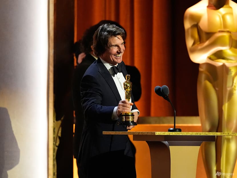 Tom Cruise finally gets his Oscar moment with a lifetime achievement trophy at the Governors Awards