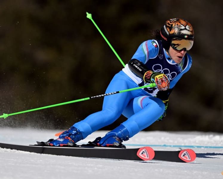 Alpine skiing-Brignone blows away rivals in giant slalom first leg