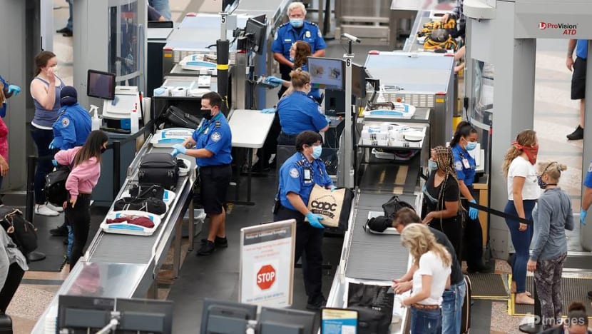 COVID-19 travel: More than 1 million passengers screened in the US for first time since March