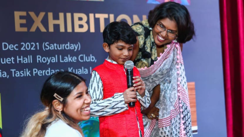 ஓவியக் கண்காட்சி நடத்தும் 9 வயது வர்மா!