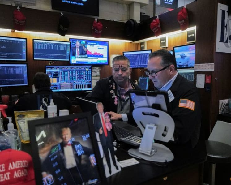 Stocks rise with tech boost, yen weakens after Japan rate hike