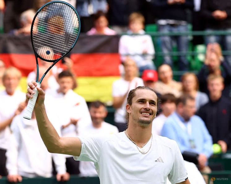 Zverev leads Germany into Davis Cup Final 8, Spain also through