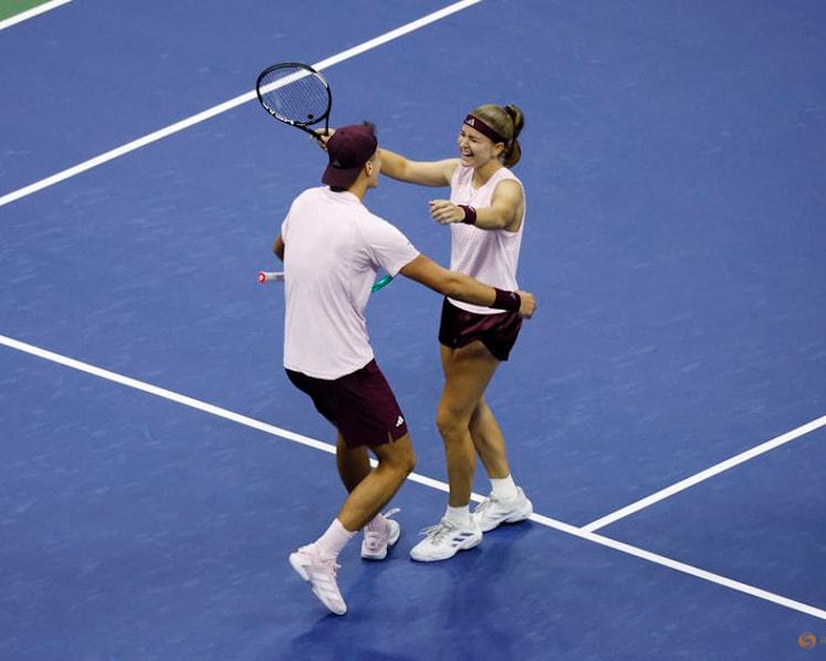 Muchova and Mensik win US Open mixed doubles title